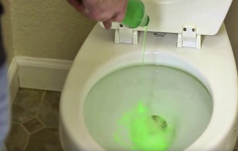 She pours dish soap in her toilet and you won’t believe what happens